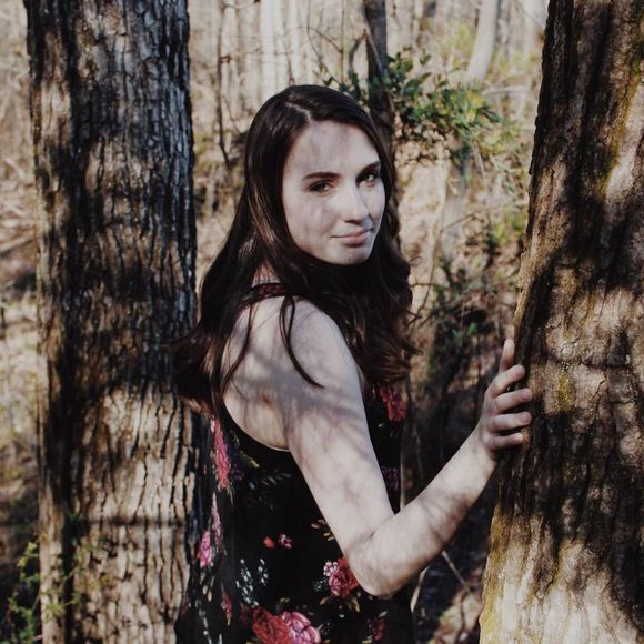 Meet your Posher, Joelle - Picture 1 of 1